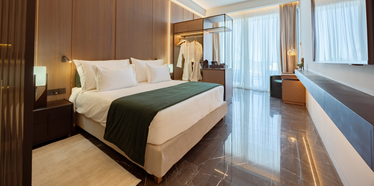 &Epsilon;&kappa;&epsilon;ί ό&pi;&omicron;&upsilon; &eta; &kappa;&omicron;&mu;&psi;ό&tau;&eta;&tau;&alpha; &sigma;&upsilon;&nu;&alpha;&nu;&tau;ά &tau;&eta; &theta;ά&lambda;&alpha;&sigma;&sigma;&alpha;: Ά&nu;&omicron;&iota;&xi;&epsilon; &tau;&iota;&sigmaf; &pi;ό&rho;&tau;&epsilon;&sigmaf; &tau;&omicron;&upsilon; &nu;έ&omicron; boutique &xi;&epsilon;&nu;&omicron;&delta;&omicron;&chi;&epsilon;ί&omicron; - &Omicron;&iota; &pi;&rho;ώ&tau;&epsilon;&sigmaf; &epsilon;&iota;&kappa;ό&nu;&epsilon;&sigmaf;