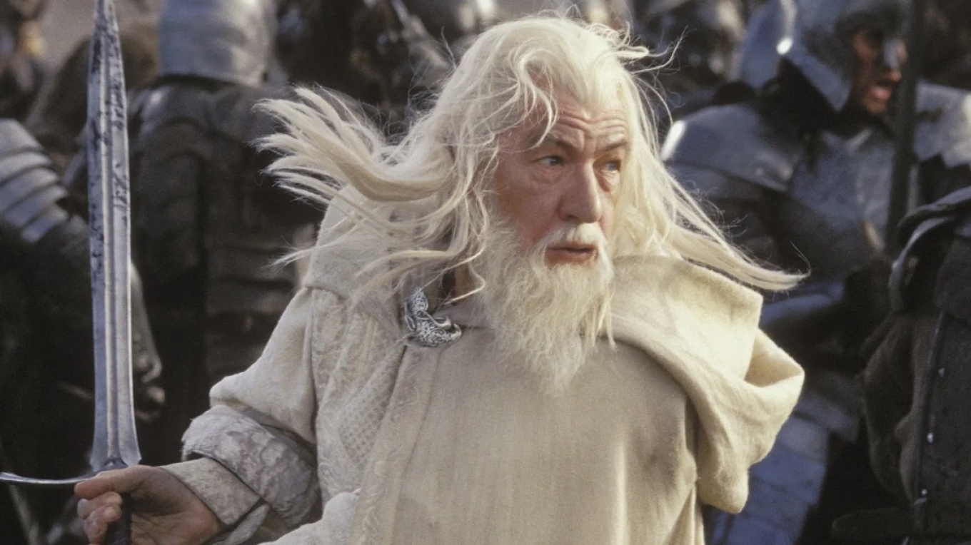 Ο Ίαν ΜακΚέλεν ανακοίνωσε ότι θα επιστρέψει στον ρόλο του Γκάνταλφ για τη νέα ταινία «Ο Άρχοντας των Δαχτυλιδιών»