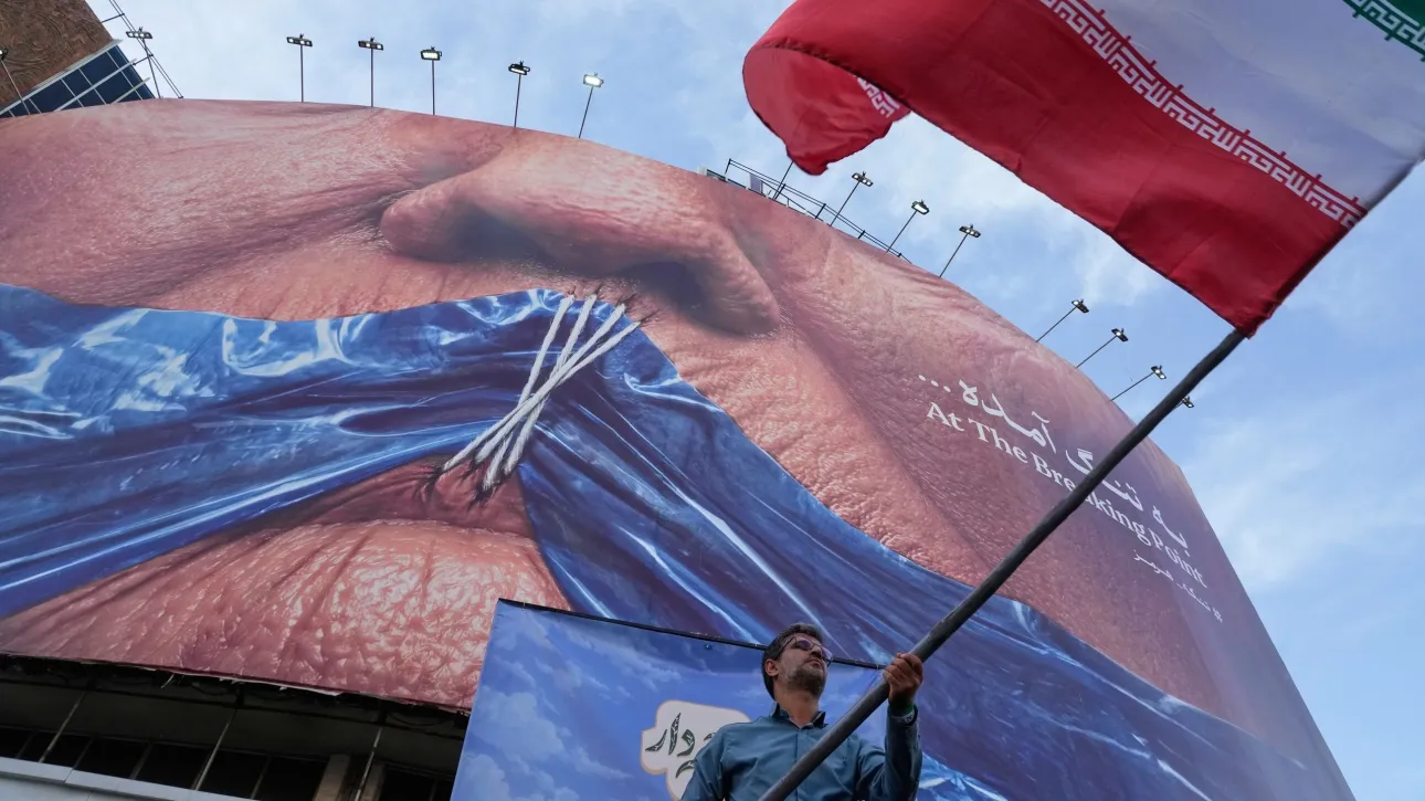 &Sigma;&upsilon;&mu;&phi;&omega;&nu;ί&alpha; &Eta;&Pi;&Alpha; - &Iota;&rho;ά&nu;: &Tau;&alpha; &kappa;έ&rho;&delta;&eta;, &omicron;&iota; &alpha;&nu;&eta;&sigma;&upsilon;&chi;ί&epsilon;&sigmaf; &kappa;&alpha;&iota; &tau;&alpha; &laquo;&alpha;&gamma;&kappa;ά&theta;&iota;&alpha;&raquo; &tau;&omega;&nu; &epsilon;&pi;ό&mu;&epsilon;&nu;&omega;&nu; 60 &eta;&mu;&epsilon;&rho;ώ&nu;