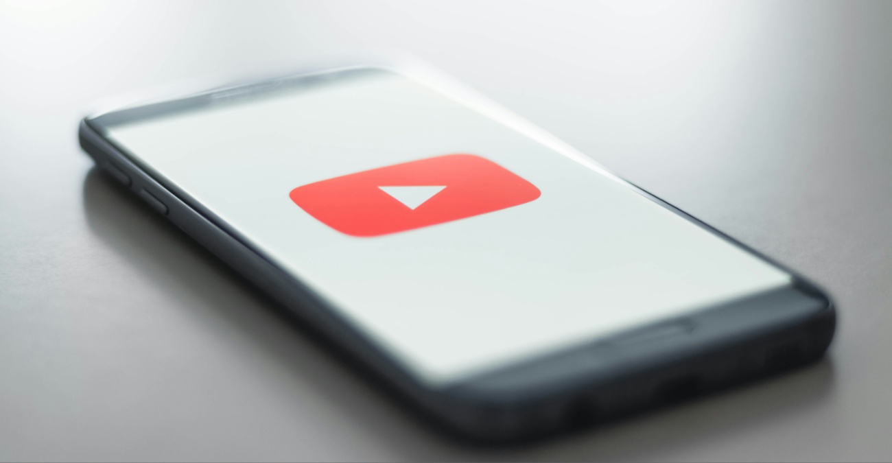 YouTube κατά της απαγόρευσης των social media για ανήλικους – «Πρόωρο και επικίνδυνο μέτρο» λέει η πλατφόρμα