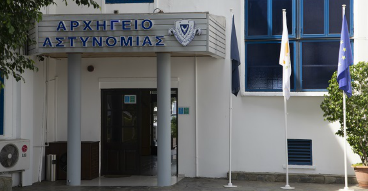 LIVE: &Eta; ώ&rho;&alpha; &tau;&omega;&nu; &alpha;&pi;&alpha;&nu;&tau;ή&sigma;&epsilon;&omega;&nu; &gamma;&iota;&alpha; &tau;&eta;&nu; &upsilon;&pi;ό&theta;&epsilon;&sigma;&eta; &Sigma;ά&nu;&tau;&eta; - &Eta; &Alpha;&sigma;&tau;&upsilon;&nu;&omicron;&mu;ί&alpha; &alpha;&nu;&alpha;&kappa;&omicron;&iota;&nu;ώ&nu;&epsilon;&iota; &tau;&alpha; &alpha;&pi;&omicron;&tau;&epsilon;&lambda;έ&sigma;&mu;&alpha;&tau;&alpha; &tau;&eta;&sigmaf; έ&rho;&epsilon;&upsilon;&nu;&alpha;&sigmaf;