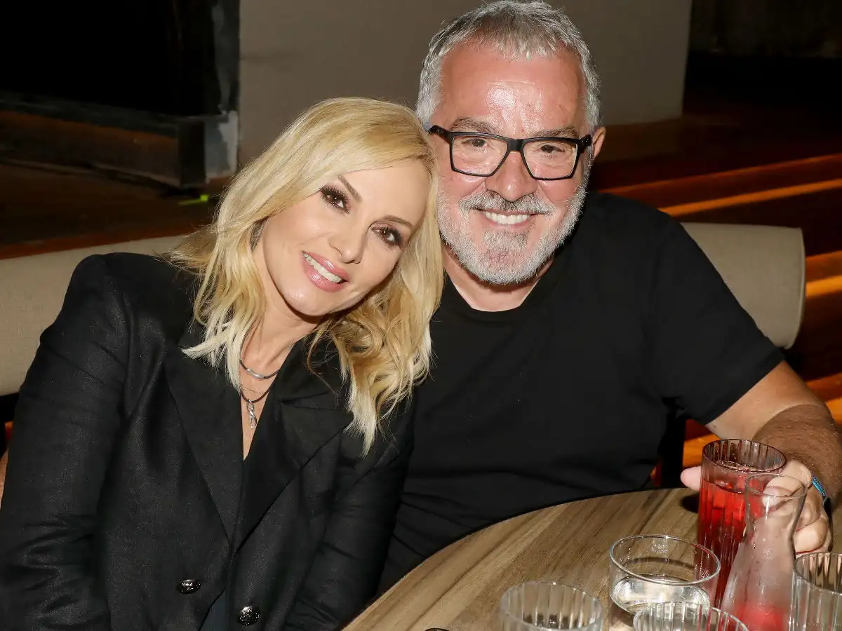 &laquo;&Gamma;&iota;&alpha; &pi;ά&nu;&tau;&alpha; &mu;&alpha;&zeta;ί&raquo;: &Eta; &Pi;έ&gamma;&kappa;&upsilon; &Zeta;ή&nu;&alpha; &kappa;&alpha;&iota; &omicron; &Gamma;&iota;ώ&rho;&gamma;&omicron;&sigmaf; &Lambda;ύ&rho;&alpha;&sigmaf; &sigma;&upsilon;&mu;&pi;&lambda;ή&rho;&omega;&sigma;&alpha;&nu; 30 &chi;&rho;ό&nu;&iota;&alpha; &kappa;&omicron;&iota;&nu;ή&sigmaf; &pi;&omicron;&rho;&epsilon;ί&alpha;&sigmaf; - &Pi;ώ&sigmaf; &gamma;&iota;ό&rho;&tau;&alpha;&sigma;&alpha;&nu; &tau;&eta;&nu; &epsilon;&pi;έ&tau;&epsilon;&iota;ό &tau;&omicron;&upsilon;&sigmaf;