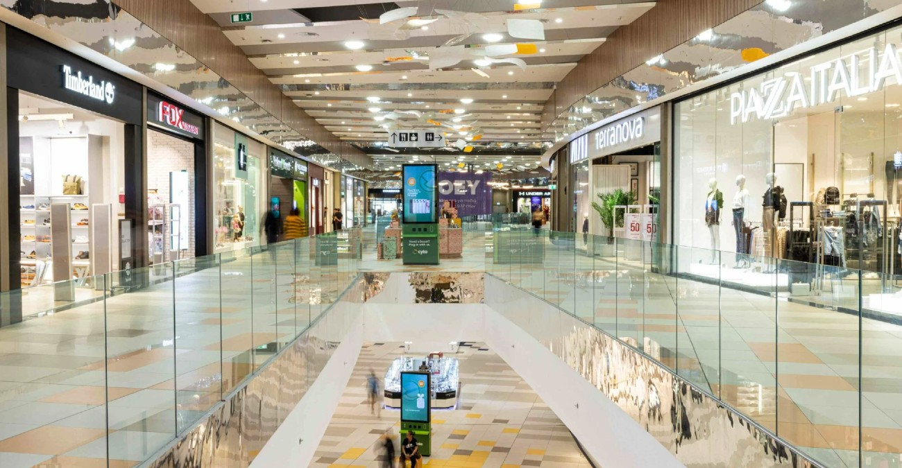 Αργία και έξοδος στα… mall