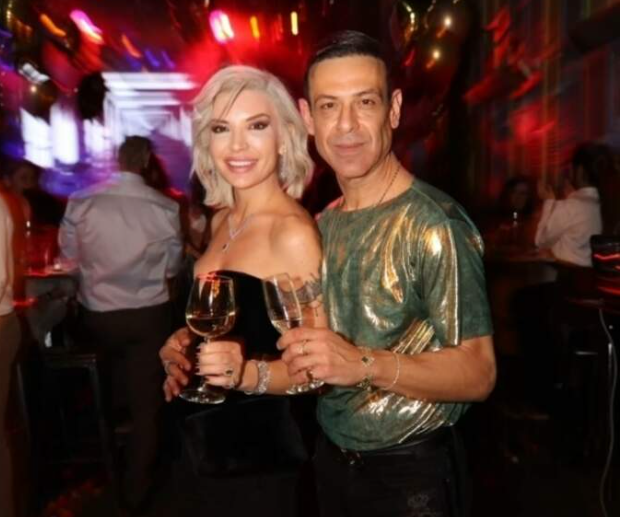 &Mu;&alpha;&rho;ί&alpha; &Iota;&omega;ά&nu;&nu;&omicron;&upsilon;: &Sigma;&upsilon;&nu;&tau;&epsilon;&tau;&rho;&iota;&mu;&mu;έ&nu;&eta; &gamma;&iota;&alpha; &tau;&omicron;&nu; &theta;ά&nu;&alpha;&tau;&omicron; &tau;&eta;&sigmaf; &pi;&epsilon;&theta;&epsilon;&rho;ά&sigmaf; &tau;&eta;&sigmaf; - &Delta;&epsilon;ί&tau;&epsilon; &phi;&omega;&tau;&omicron;&gamma;&rho;&alpha;&phi;ί&alpha;