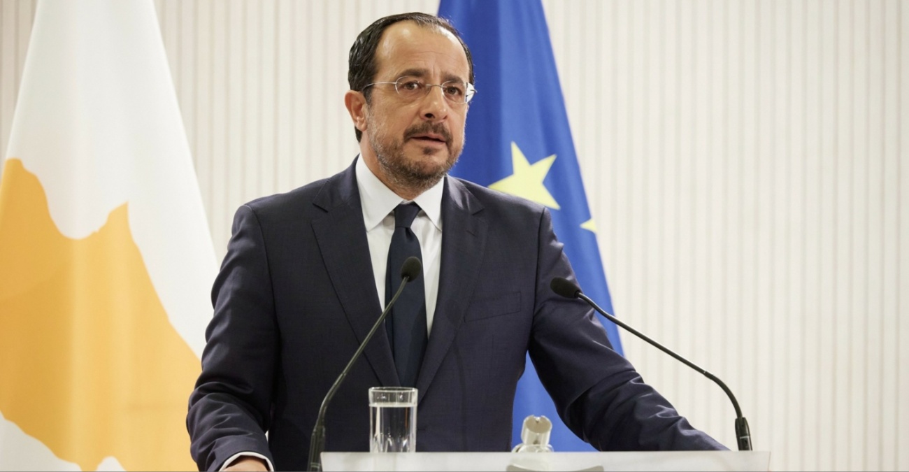 Υποδέχθηκαν με στρατιωτικές τιμές τον ΠτΔ στον Λίβανο – Ακολουθούν διευρυμένες συνομιλίες