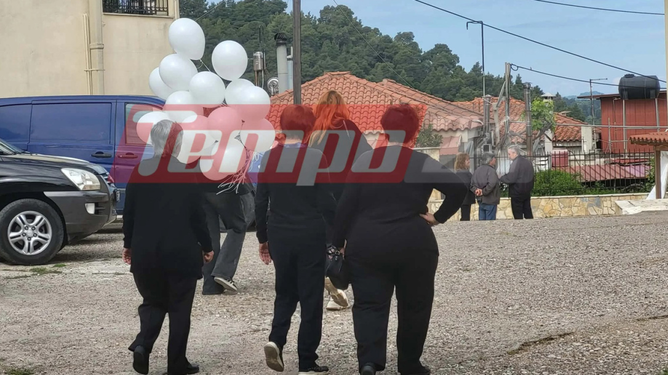 &Mu;&epsilon; &lambda;&epsilon;&upsilon;&kappa;ά &mu;&pi;&alpha;&lambda;ό&nu;&iota;&alpha; &tau;&omicron; &tau;&epsilon;&lambda;&epsilon;&upsilon;&tau;&alpha;ί&omicron; &alpha;&nu;&tau;ί&omicron; &sigma;&tau;&omicron;&nu; 13&chi;&rho;&omicron;&nu;&omicron; &Kappa;&omega;&nu;&sigma;&tau;&alpha;&nu;&tau;ί&nu;&omicron; &pi;&omicron;&upsilon; &sigma;&kappa;&omicron;&tau;ώ&theta;&eta;&kappa;&epsilon; &mu;&epsilon; &pi;&alpha;&tau;ί&nu;&iota; -&Delta;&epsilon;ί&tau;&epsilon; &phi;&omega;&tau;&omicron;&gamma;&rho;&alpha;&phi;ί&epsilon;&sigmaf;