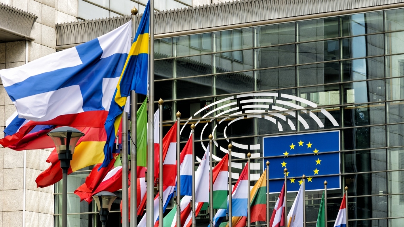 &Pi;&rho;ά&sigma;&iota;&nu;&omicron; &phi;&omega;&sigmaf; &alpha;&pi;ό &tau;&omicron; &Epsilon;&upsilon;&rho;&omega;&pi;&alpha;ϊ&kappa;ό &Kappa;&omicron;&iota;&nu;&omicron;&beta;&omicron;ύ&lambda;&iota;&omicron; &gamma;&iota;&alpha; &tau;&eta;&nu; &alpha;&pi;&alpha;&gamma;ό&rho;&epsilon;&upsilon;&sigma;&eta; &upsilon;&pi;&eta;&rho;&epsilon;&sigma;&iota;ώ&nu; AI &pi;&omicron;&upsilon; &delta;&eta;&mu;&iota;&omicron;&upsilon;&rho;&gamma;&omicron;ύ&nu; &psi;&epsilon;ύ&tau;&iota;&kappa;&epsilon;&sigmaf; &sigma;&epsilon;&xi;&omicron;&upsilon;&alpha;&lambda;&iota;&kappa;έ&sigmaf; &epsilon;&iota;&kappa;ό&nu;&epsilon;&sigmaf;