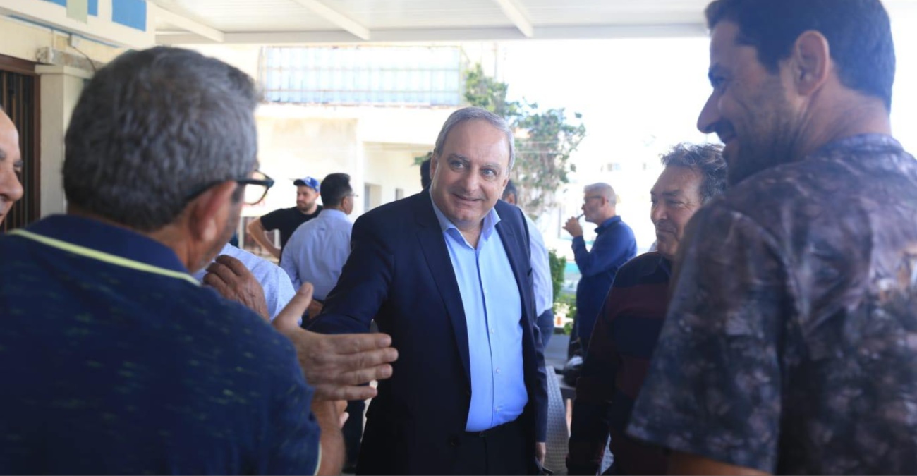 Ζητά διάνοιξη οδοφράγματος των Κοκκίνων Ζητά διάνοιξη οδοφράγματος των Κοκκίνων