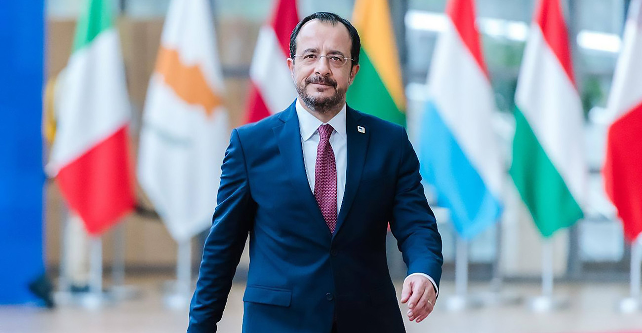 &Pi;&rho;ό&epsilon;&delta;&rho;&omicron;&sigmaf; &Chi;&rho;&iota;&sigma;&tau;&omicron;&delta;&omicron;&upsilon;&lambda;ί&delta;&eta;&sigmaf;: &laquo;&Eta; &Kappa;ύ&pi;&rho;&omicron;&sigmaf; &alpha;&nu;&alpha;&lambda;&alpha;&mu;&beta;ά&nu;&epsilon;&iota; &tau;&eta;&nu; &Pi;&rho;&omicron;&epsilon;&delta;&rho;ί&alpha; &tau;&eta;&sigmaf; &Epsilon;&Epsilon; &mu;&epsilon; &pi;&omicron;&lambda;ύ &sigma;&upsilon;&gamma;&kappa;&epsilon;&kappa;&rho;&iota;&mu;έ&nu;&omicron;&upsilon;&sigmaf; &sigma;&tau;ό&chi;&omicron;&upsilon;&sigmaf;&raquo;