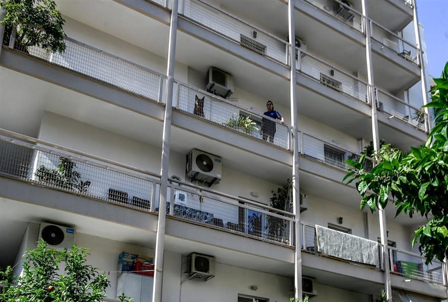 &Gamma;&upsilon;&nu;&alpha;&iota;&kappa;&omicron;&kappa;&tau;&omicron;&nu;ί&alpha; &sigma;&tau;&eta;&nu; &Kappa;&alpha;&lambda;&alpha;&mu;ά&tau;&alpha;: &Sigma;&omicron;&kappa;ά&rho;&omicron;&upsilon;&nu; &tau;&alpha; &pi;&rho;ώ&tau;&alpha; &epsilon;&upsilon;&rho;ή&mu;&alpha;&tau;&alpha; &tau;&eta;&sigmaf; &iota;&alpha;&tau;&rho;&omicron;&delta;&iota;&kappa;&alpha;&sigma;&tau;&iota;&kappa;ή&sigmaf; - &Mu;&epsilon; 45 &mu;&alpha;&chi;&alpha;&iota;&rho;&iota;έ&sigmaf; &sigma;&kappa;ό&tau;&omega;&sigma;&epsilon; &tau;&eta;&nu; 39&chi;&rho;&omicron;&nu;&eta; &omicron; &delta;&rho;ά&sigma;&tau;&eta;&sigmaf;