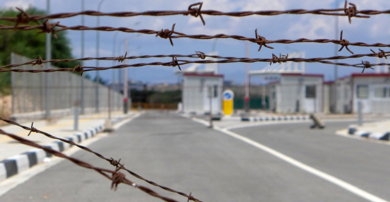 Ακυρώθηκε ένα διάταγμα «κράτησης» των 5 Ε/κ, αλλά μένουν στη «φυλακή» με άλλο Ακυρώθηκε ένα διάταγμα «κράτησης» των 5 Ε/κ, αλλά μένουν στη «φυλακή» με άλλο
