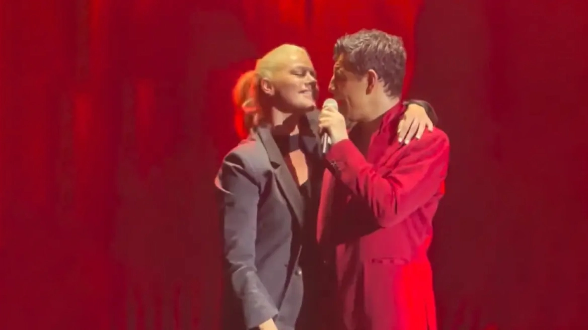 &Omicron; &Sigma;ά&kappa;&eta;&sigmaf; &Rho;&omicron;&upsilon;&beta;ά&sigmaf; &alpha;&nu;έ&beta;&alpha;&sigma;&epsilon; &sigma;&tau;&eta; &sigma;&kappa;&eta;&nu;ή &tau;&eta; &Zeta;έ&tau;&alpha; &Mu;&alpha;&kappa;&rho;&upsilon;&pi;&omicron;ύ&lambda;&iota;&alpha;: &Tau;&omicron; &laquo;&alpha;&chi;&raquo; &pi;&omicron;&upsilon; &epsilon;ί&pi;&epsilon; &sigma;&omega;&sigma;&tau;ά &kappa;&alpha;&iota; &tau;&omicron; &tau;&rho;&alpha;&gamma;&omicron;ύ&delta;&iota; &pi;&omicron;&upsilon; &epsilon;&rho;&mu;ή&nu;&epsilon;&upsilon;&sigma;&alpha;&nu; - &Delta;&epsilon;ί&tau;&epsilon; &beta;ί&nu;&tau;&epsilon;&omicron;