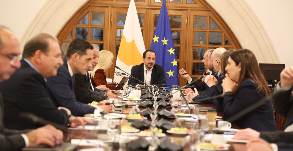 Ενημερώνει τα κόμματα για τη συνάντηση με Έρχιουρμαν ο ΠτΔ -Σε εξέλιξη το Εθνικό Συμβούλιο