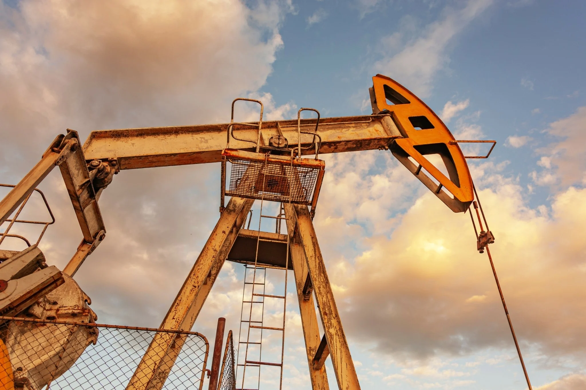 Ραγδαία αύξηση τιμών πετρελαίου – Πάνω από 110 δολάρια το βαρέλι