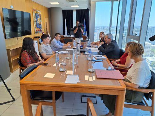 &Sigma;&upsilon;&nu;&alpha;&nu;&tau;ή&theta;&eta;&kappa;&epsilon; &mu;&epsilon; &Phi;&epsilon;&iota;&delta;ί&alpha; &omicron; &Mu;&omicron;&upsilon;&sigma;&iota;&omicron;ύ&tau;&tau;&alpha;&sigmaf;: &laquo;&Tau;&alpha; &delta;&iota;&alpha;&theta;έ&sigma;&iota;&mu;&alpha; &chi;&rho;ή&mu;&alpha;&tau;&alpha; &delta;&epsilon;&nu; &epsilon;ί&nu;&alpha;&iota; &alpha;&nu;&epsilon;&xi;ά&nu;&tau;&lambda;&eta;&tau;&alpha;&raquo; - &Tau;&iota; &epsilon;ί&pi;&alpha;&nu; &gamma;&iota;&alpha; &tau;&eta;&nu; &sigma;ύ&nu;&tau;&alpha;&xi;&eta; &tau;&omega;&nu; &euro;1.088