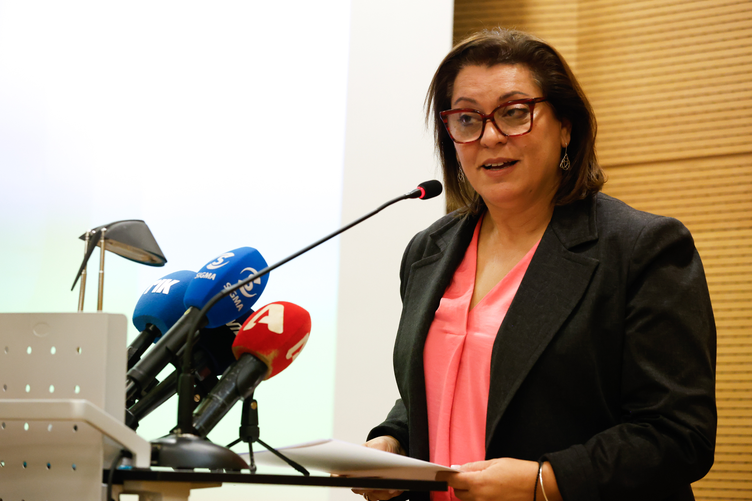 Υπουργός Παιδείας: Τι λέει για το χάος στα σχολικά λεωφορεία