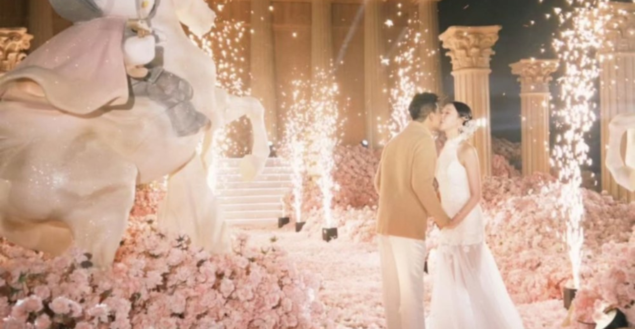 Άνδρας στην Κίνα ξόδεψε χιλιάδες ευρώ για μια πρόταση γάμου με θέμα έναν «Hello Kitty Παρθενώνα»