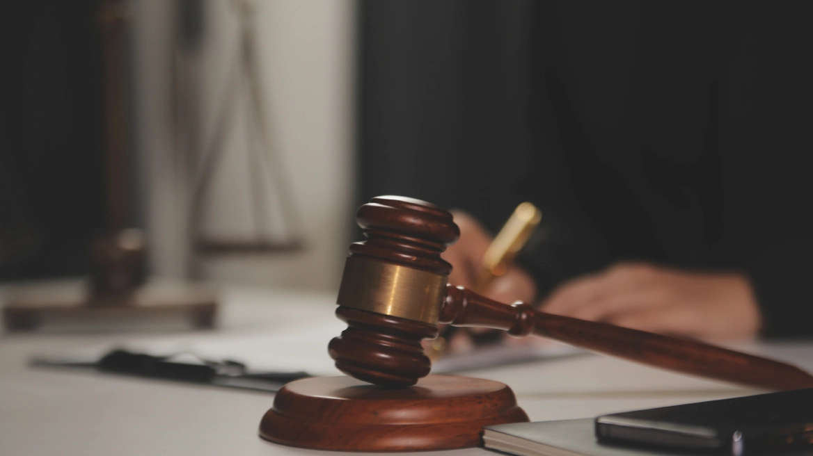 Απείλησε να σκοτώσει τη μητέρα του και καταδικάστηκε Απείλησε να σκοτώσει τη μητέρα του και καταδικάστηκε