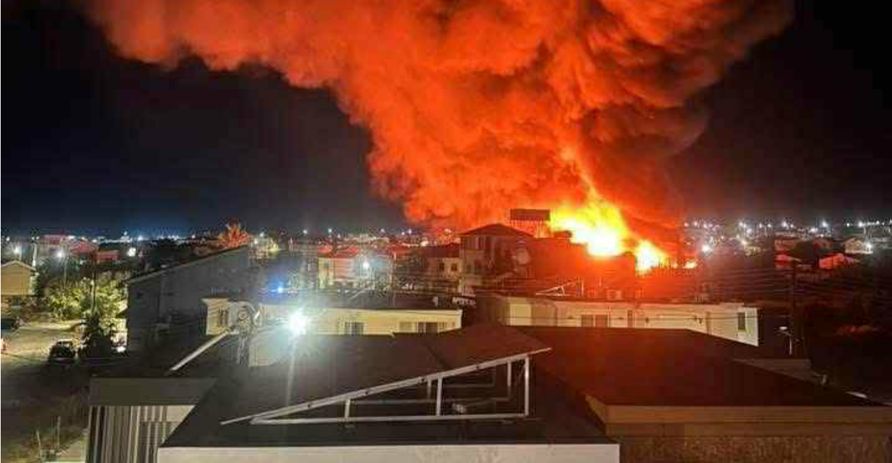 Συγκλονιστικά βίντεο από τη φωτιά σε αποθήκη στον Ύψωνα – Δίπλα ακριβώς από τις κατοικίες