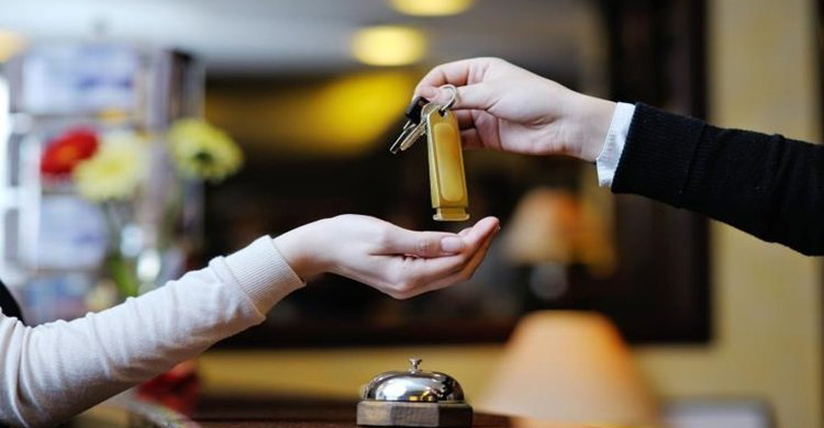 &Rho;&omicron;&zeta; &sigma;&kappa;ά&nu;&delta;&alpha;&lambda;&omicron;: &Alpha;&sigma;&tau;έ&rho;&alpha;&sigmaf; &pi;&omicron;&delta;&omicron;&sigma;&phi;&alpha;ί&rho;&omicron;&upsilon; &pi;&iota;ά&sigma;&tau;&eta;&kappa;&epsilon; &laquo;&sigma;&tau;&alpha; &pi;&rho;ά&sigma;&alpha;&raquo; &mu;&epsilon; &tau;&eta;&nu; &kappa;&omicron;&lambda;&lambda;&eta;&tau;ή &tau;&eta;&sigmaf; &gamma;&upsilon;&nu;&alpha;ί&kappa;&alpha;&sigmaf; &tau;&omicron;&upsilon;