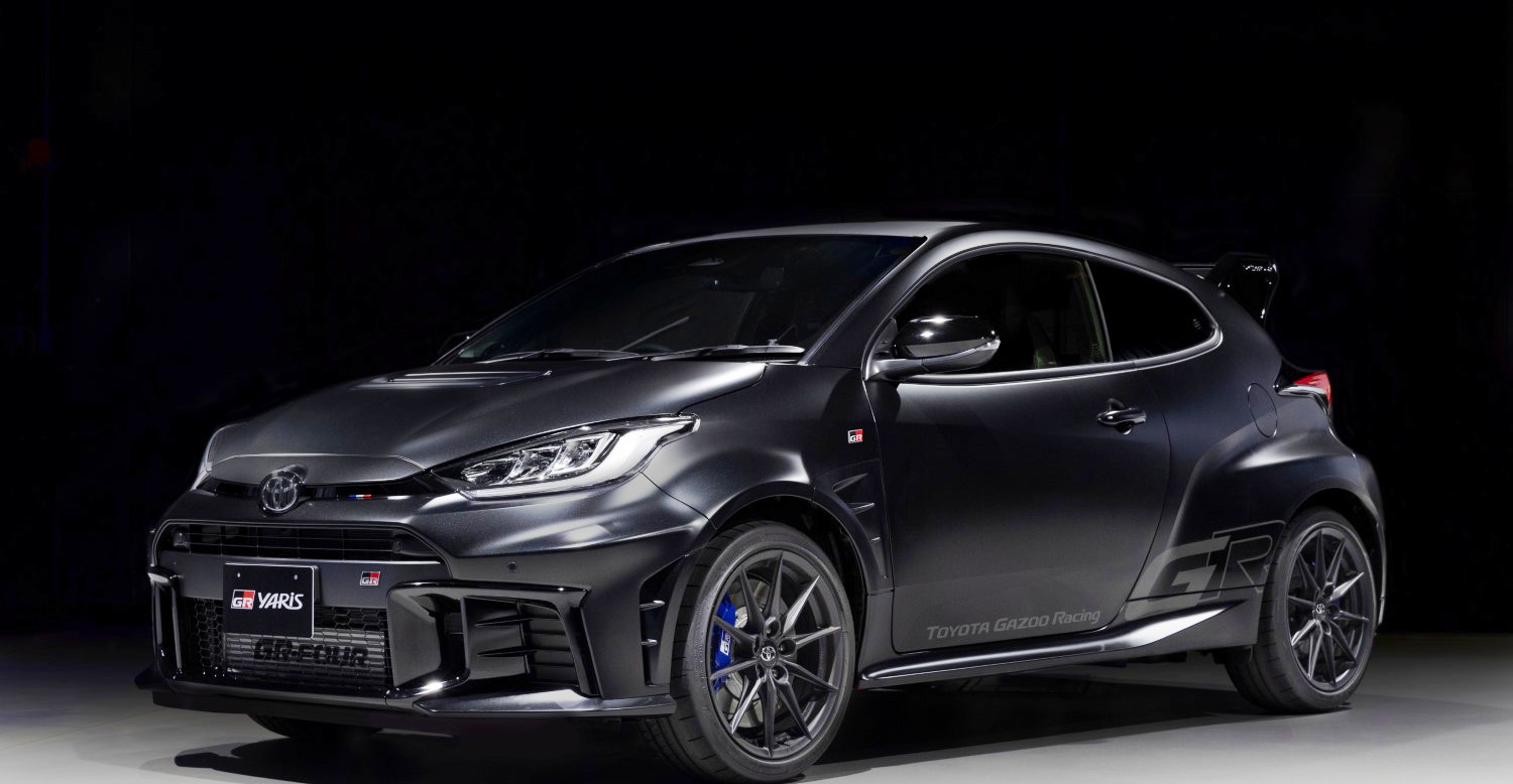 H Toyota &pi;&alpha;&rho;&omicron;&upsilon;&sigma;&iota;ά&zeta;&epsilon;&iota; &tau;&omicron; GR Yaris &laquo;S&eacute;bastien Ogier 9x World Champion Edition&raquo;