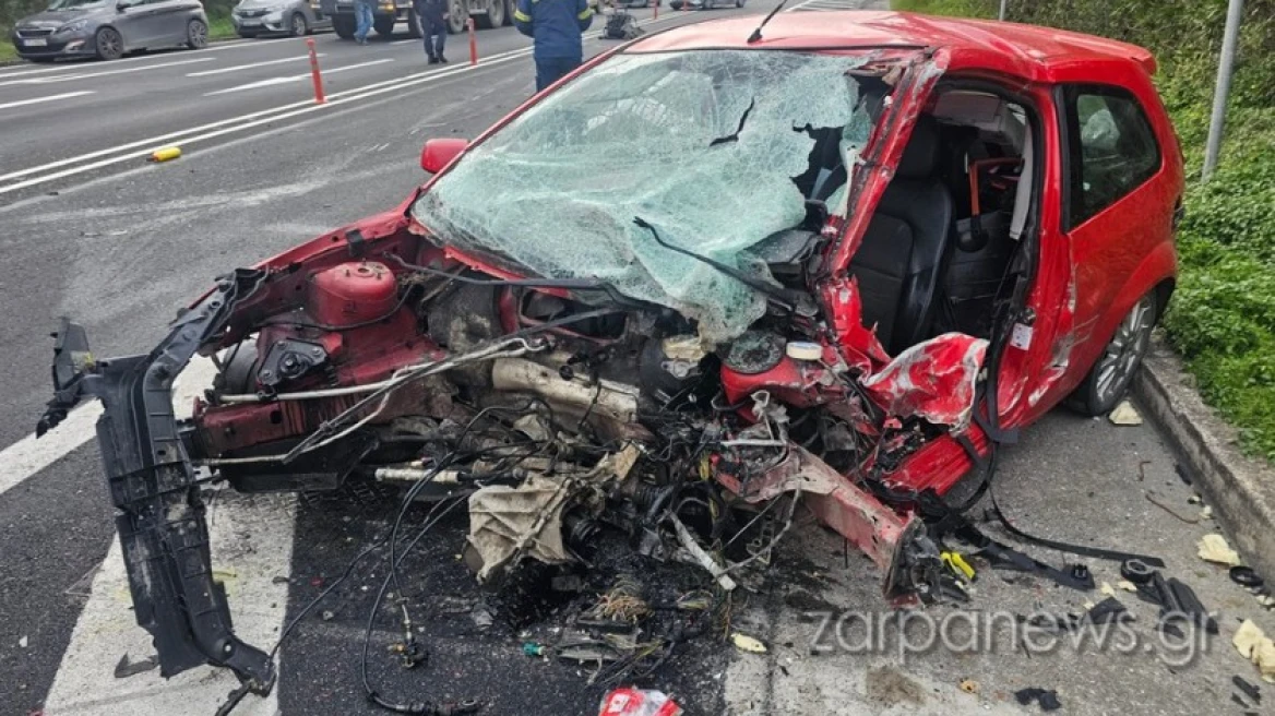 &laquo;&Mu;&alpha;&mu;ά &mu;&omicron;&upsilon;...&raquo;: &Eta; &sigma;&pi;&alpha;&rho;&alpha;&kappa;&tau;&iota;&kappa;ή &alpha;&nu;ά&rho;&tau;&eta;&sigma;&eta; &tau;&eta;&sigmaf; &kappa;ό&rho;&eta;&sigmaf; &tau;&eta;&sigmaf; 60&chi;&rho;&omicron;&nu;&eta;&sigmaf; &pi;&omicron;&upsilon; &sigma;&kappa;&omicron;&tau;ώ&theta;&eta;&kappa;&epsilon; &sigma;&epsilon; &tau;&rho;&omicron;&chi;&alpha;ί&omicron; &sigma;&tau;&eta;&nu; &Epsilon;&lambda;&lambda;ά&delta;&alpha;