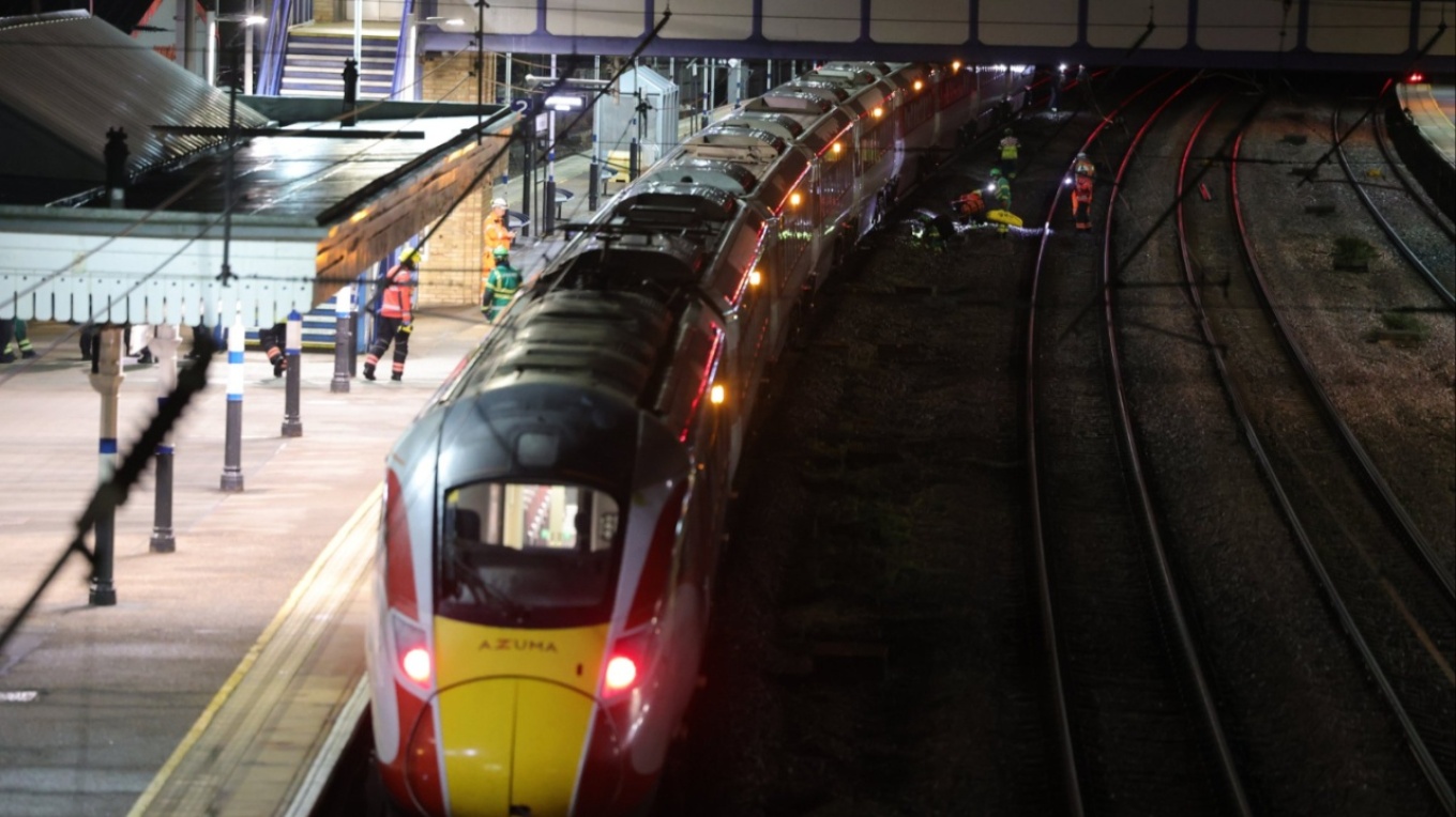 Δέκα άνθρωποι μαχαιρώθηκαν μέσα σε τρένο στη Βρετανία, δύο συλλήψεις