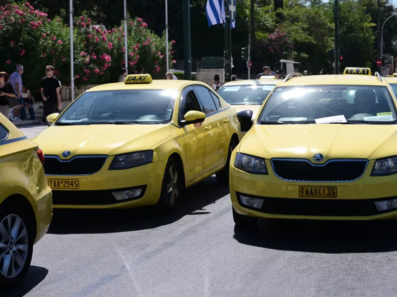 &laquo;&Chi;&epsilon;&iota;&rho;ό&phi;&rho;&epsilon;&nu;&omicron;&raquo; &tau;&rho;&alpha;&beta;&omicron;ύ&nu; &omicron;&iota; &omicron;&delta;&eta;&gamma;&omicron;ί &tau;&alpha;&xi;ί &alpha;&pi;ό &sigma;ή&mu;&epsilon;&rho;&alpha; &sigma;&epsilon; &omicron;&lambda;ό&kappa;&lambda;&eta;&rho;&eta; &tau;&eta;&nu; &Epsilon;&lambda;&lambda;ά&delta;&alpha; - &Pi;&omicron;&iota;&omicron;&sigmaf; &omicron; &lambda;ό&gamma;&omicron;&sigmaf;