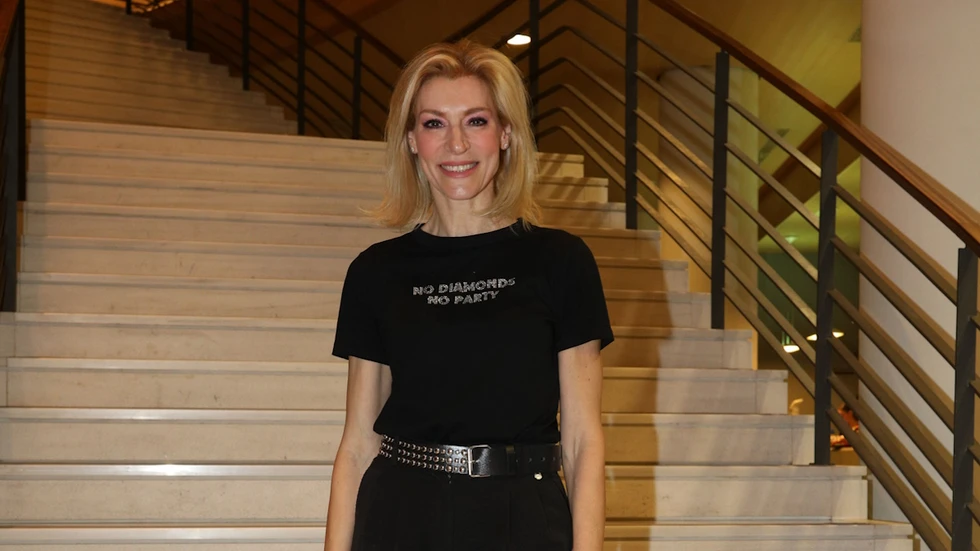 &Zeta;έ&tau;&alpha; &Delta;&omicron;ύ&kappa;&alpha;: To &pi;&epsilon;&rho;&iota;&sigma;&tau;&alpha;&tau;&iota;&kappa;ό &pi;&omicron;&upsilon; &tau;&eta; &sigma;&upsilon;&gamma;&kappa;&lambda;ό&nu;&iota;&sigma;&epsilon; &ndash; &laquo;&Mu;&iota;&alpha; &epsilon;&iota;&kappa;ό&nu;&alpha; &kappa;&alpha;&theta;&eta;&mu;&epsilon;&rho;&iota;&nu;ή&sigmaf; &kappa;&alpha;&kappa;&omicron;&pi;&omicron;ί&eta;&sigma;&eta;&sigmaf; &epsilon;&kappa;&tau;&upsilon;&lambda;ί&chi;&theta;&eta;&kappa;&epsilon; &mu;&pi;&rho;&omicron;&sigma;&tau;ά &sigma;&tau;&alpha; &mu;ά&tau;&iota;&alpha; &mu;&omicron;&upsilon;&raquo;