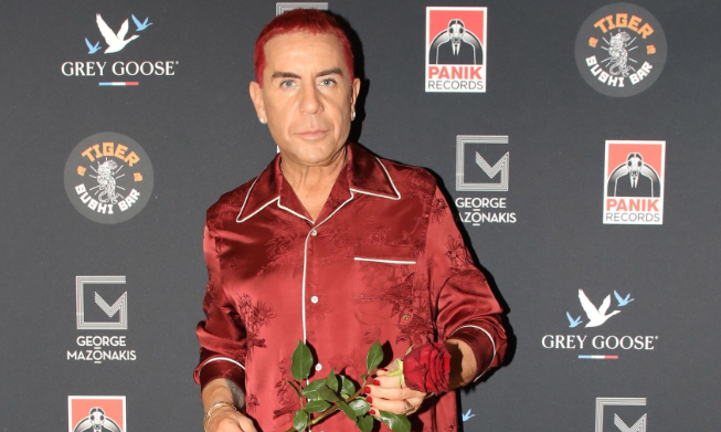&Mu;&epsilon; &mu;ώ&lambda;&omega;&pi;&epsilon;&sigmaf; &kappa;&alpha;&iota; &tau;&rho;&alpha;ύ&mu;&alpha;&tau;&alpha; &sigma;&tau;&omicron; &pi;&rho;ό&sigma;&omega;&pi;&omicron; &omicron; &Gamma;&iota;ώ&rho;&gamma;&omicron;&sigmaf; &Mu;&alpha;&zeta;&omega;&nu;ά&kappa;&eta;&sigmaf;