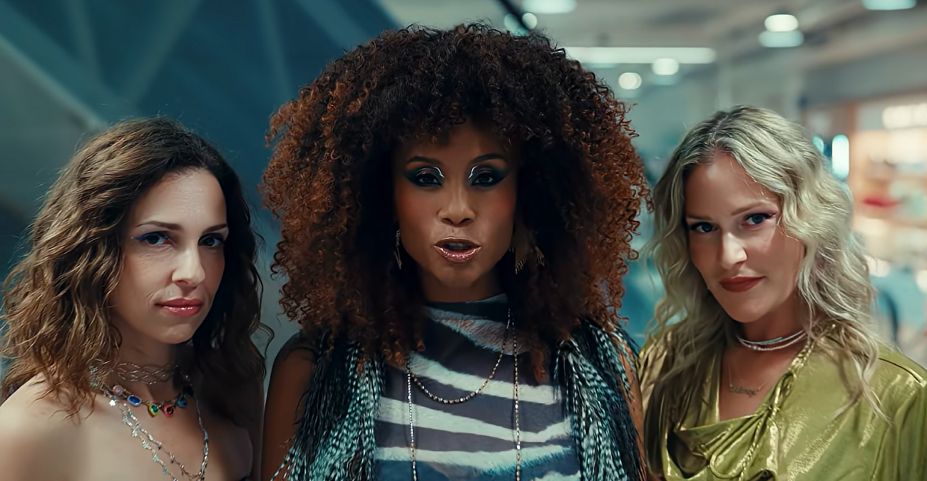 Η δημιουργικότητα στο μεγαλείο της: Από το «Ξέρω τι ζητάω» των Hi5 στο «Σταμάτα ό,τι κάμνεις» για το Black Friday