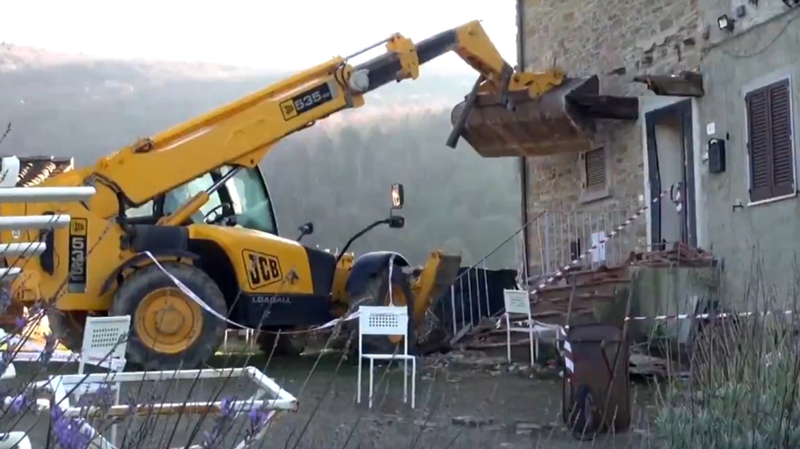 Αθωώθηκε για τη δολοφονία του γείτονά του γιατί εκείνος πήγε με εκσκαφέα να του γκρεμίσει το σπίτι