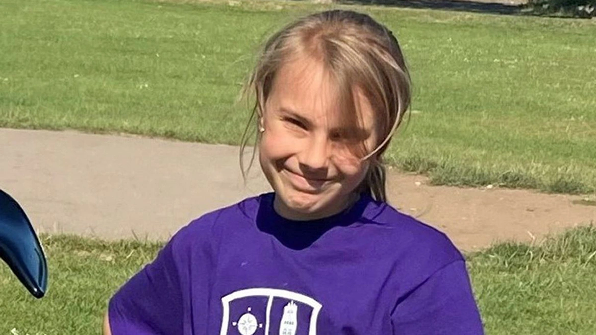 &laquo;Ή&xi;&epsilon;&rho;&epsilon; ό&tau;&iota; &sigma;&kappa;ό&tau;&omega;&nu;&epsilon; έ&nu;&alpha; &pi;&alpha;&iota;&delta;ί&raquo;: 26&chi;&rho;&omicron;&nu;&omicron;&sigmaf; &sigma;&tau;&eta; &Beta;&rho;&epsilon;&tau;&alpha;&nu;ί&alpha; &delta;&omicron;&lambda;&omicron;&phi;ό&nu;&eta;&sigma;&epsilon; &mu;&epsilon; &mu;&alpha;&chi;&alpha;ί&rho;&iota; &kappa;&omicron;&rho;&iota;&tau;&sigma;ά&kappa;&iota; &pi;&omicron;&upsilon; έ&pi;&alpha;&iota;&zeta;&epsilon; &sigma;&tau;&omicron;&nu; &delta;&rho;ό&mu;&omicron;