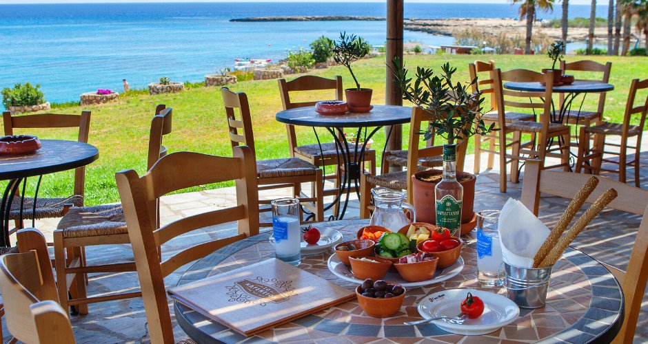 &Omicron;ύ&zeta;&omicron;, &sigma;&omicron;&upsilon;&mu;ά&delta;&alpha; &kappa;&alpha;&iota; &mu;&alpha;&chi;&alpha;&lambda;&epsilon;&pi;ί &mu;&epsilon; &theta;έ&alpha; &tau;&eta; &theta;ά&lambda;&alpha;&sigma;&sigma;&alpha; - &Epsilon;&pi;&iota;&sigma;&tau;&rho;έ&phi;&epsilon;&iota; &tau;&omicron; &pi;&iota;&omicron; &alpha;&tau;&mu;&omicron;&sigma;&phi;&alpha;&rho;&iota;&kappa;ό &kappa;&alpha;&phi;&epsilon;&nu;&epsilon;ί&omicron; &tau;&omicron;&upsilon; &Pi;&rho;&omega;&tau;&alpha;&rho;ά