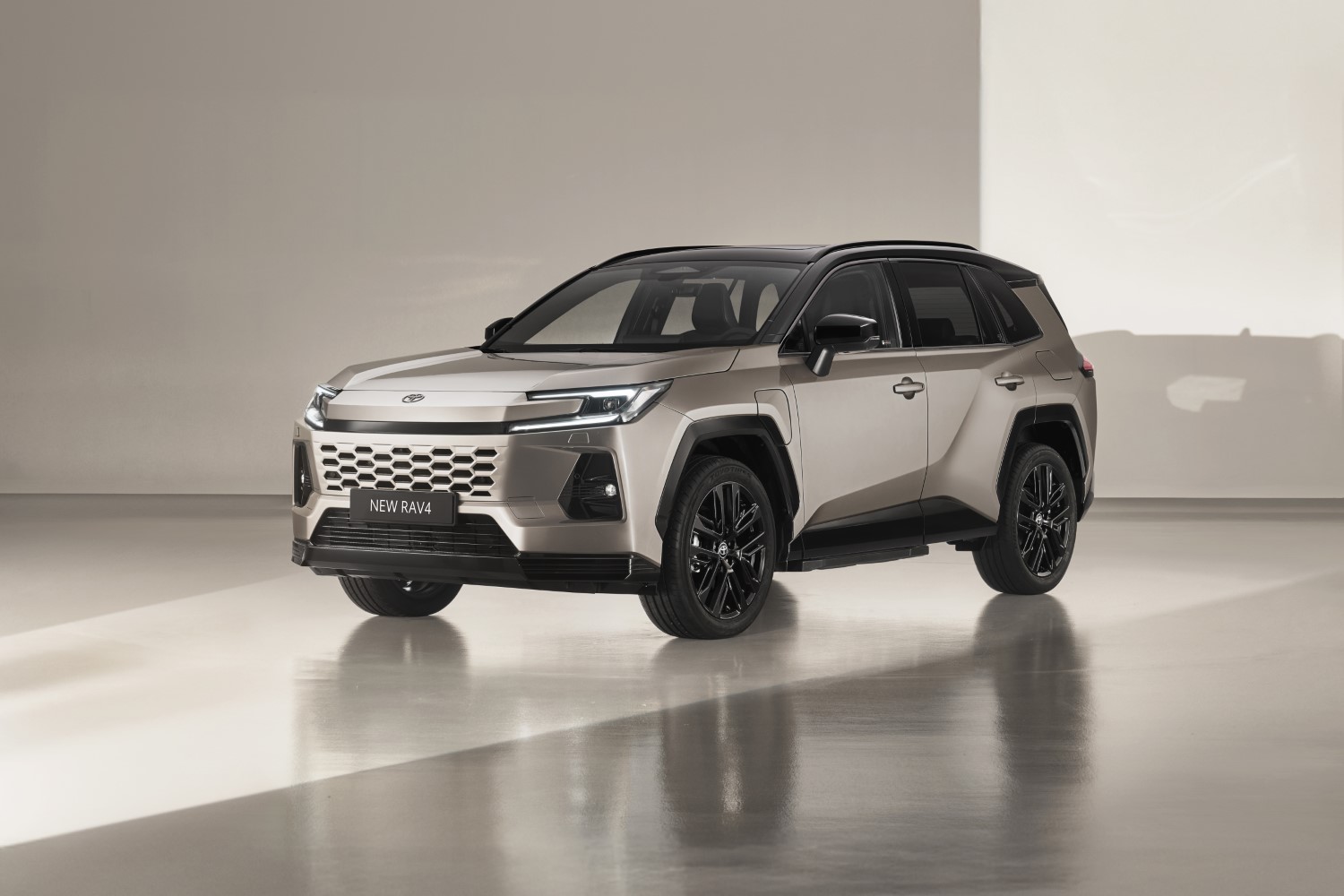 Παγκόσμιο ντεμπούτο για το ολοκαίνουργιο Toyota RAV4