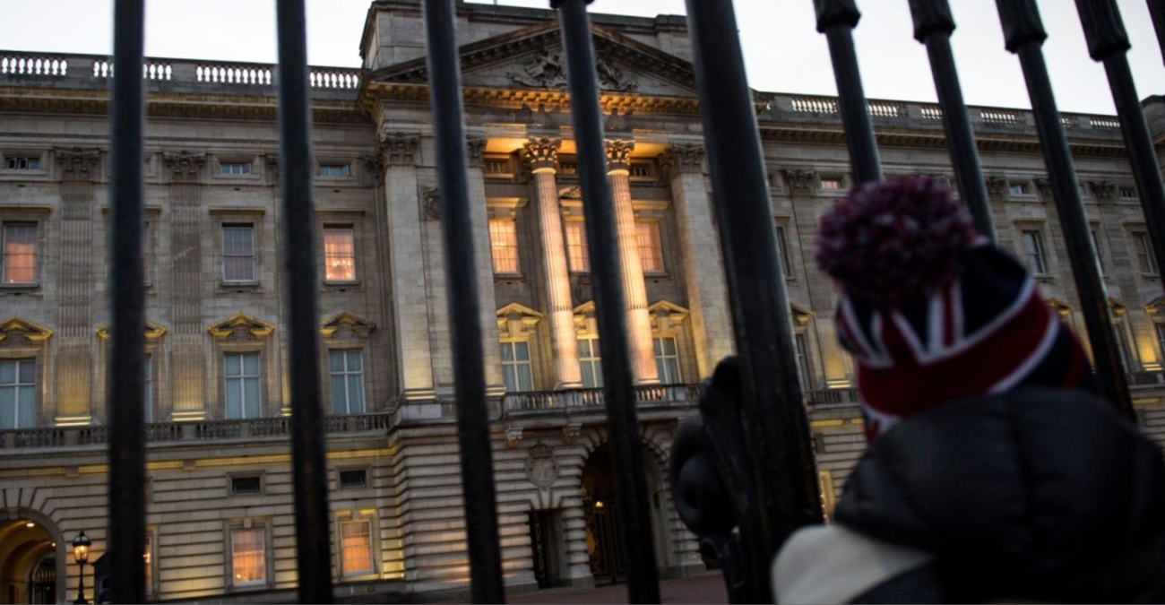 Έξαλλοι τουρίστες με την ανύπαρκτη χριστουγεννιάτικη αγορά στο παλάτι του Μπάκιγχαμ