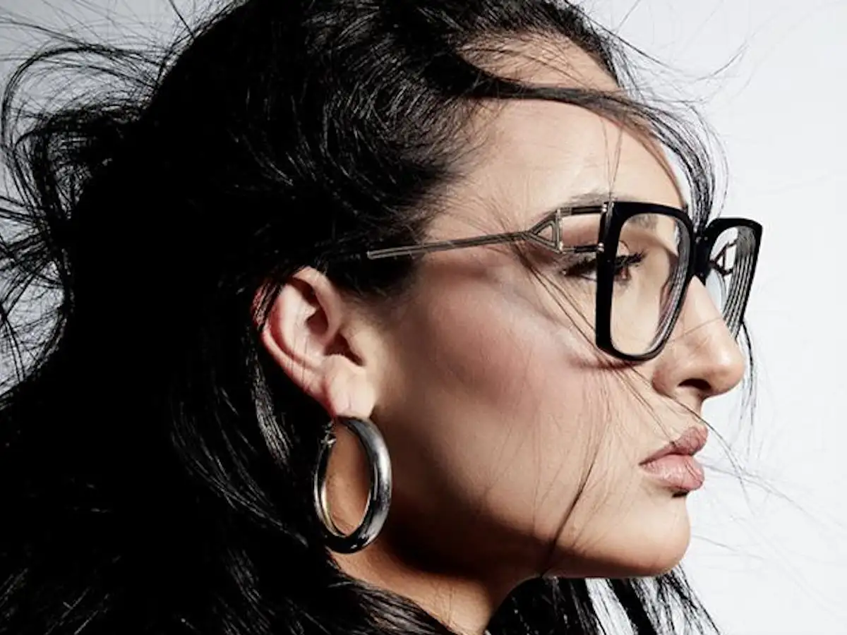 Klavdia – «Άνεμος»: Το νέο της τραγούδι που συνδυάζει το μοντέρνο με το παραδοσιακό