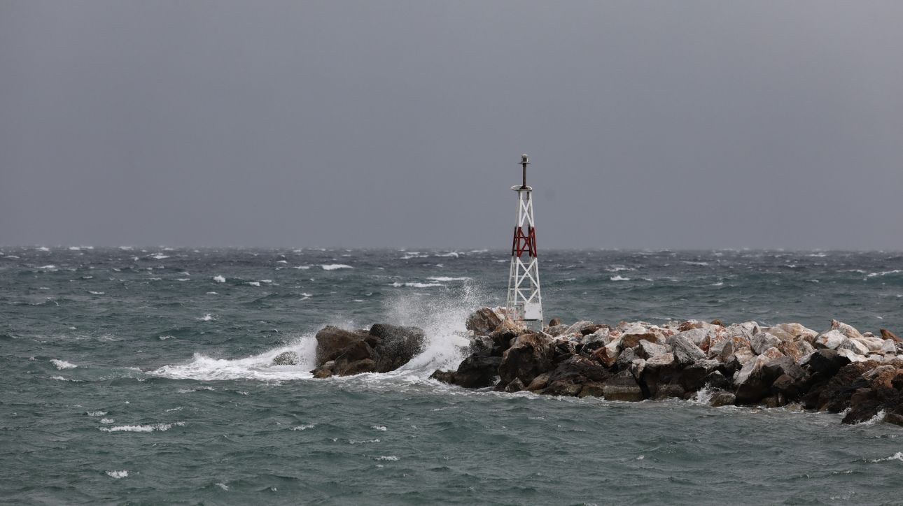 Καιρός: Είναι άστατος, όχι και τόσο πολύ - Πώς θα παρελάσουμε την 25η Μαρτίου – Πόσα εκατοστά έφτασε το χιόνι στο Τρόοδος