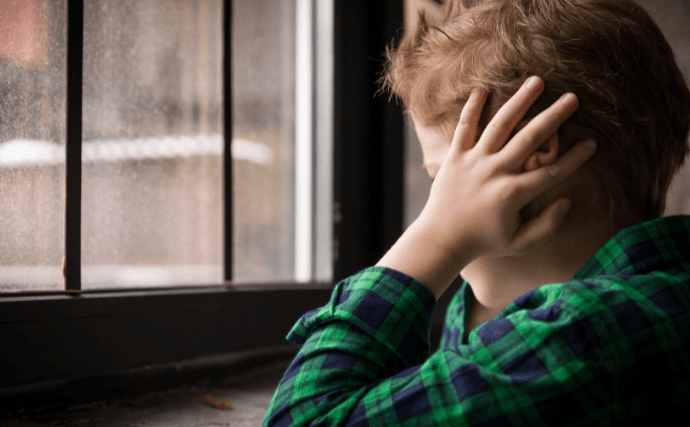 &Tau;&alpha;&lambda;&alpha;&iota;&pi;&omega;&rho;ί&alpha; &gamma;&iota;&alpha; &pi;&alpha;&iota;&delta;ί &mu;&epsilon; &sigma;ύ&nu;&delta;&rho;&omicron;&mu;&omicron; Down &sigma;&tau;&eta; &Lambda;&epsilon;&upsilon;&kappa;&omega;&sigma;ί&alpha; - &laquo;&Delta;&epsilon;&nu; &mu;&pi;&omicron;&rho;&epsilon;ί &nu;&alpha; &epsilon;ί&nu;&alpha;&iota; &sigma;&pi;ί&tau;&iota; &mu;&epsilon; &alpha;&upsilon;&tau;&omicron;ύ&sigmaf; &tau;&omicron;&upsilon;&sigmaf; &theta;&omicron;&rho;ύ&beta;&omicron;&upsilon;&sigmaf;, &mu;&pi;&alpha;ί&nu;&epsilon;&iota; &sigma;&tau;&alpha; &epsilon;&rho;&mu;ά&rho;&iota;&alpha;&raquo; - &Tau;&iota; &kappa;&alpha;&tau;&alpha;&gamma;&gamma;έ&lambda;&lambda;&epsilon;&iota;