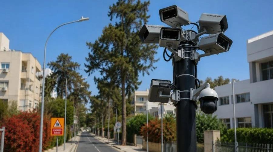 &Kappa;ά&mu;&epsilon;&rho;&epsilon;&sigmaf; &sigma;&epsilon; έ&xi;&iota; &sigma;&eta;&mu;&epsilon;ί&alpha; &tau;&eta;&sigmaf; &Lambda;&epsilon;&mu;&epsilon;&sigma;&omicron;ύ: &Omicron;&iota; &pi;&epsilon;&rho;&iota;&omicron;&chi;έ&sigmaf; &pi;&omicron;&upsilon; &mu;&pi;&alpha;ί&nu;&omicron;&upsilon;&nu; &sigma;&tau;&omicron; &mu;&iota;&kappa;&rho;&omicron;&sigma;&kappa;ό&pi;&iota;&omicron; &ndash; &Tau;&iota; &alpha;&lambda;&lambda;ά&zeta;&epsilon;&iota;