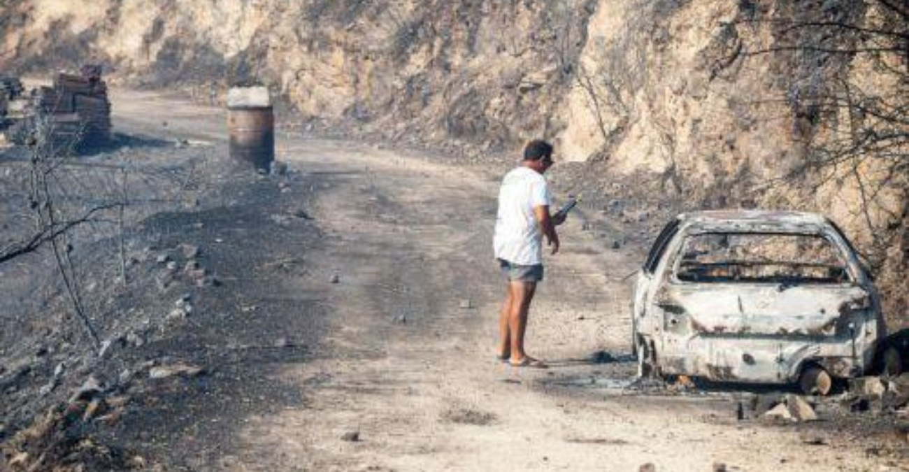 Φωτιά στην Λεμεσό: Αδύνατο να αναγνωριστούν οι σοροί – Το όχημα άνηκε σε 77χρονη