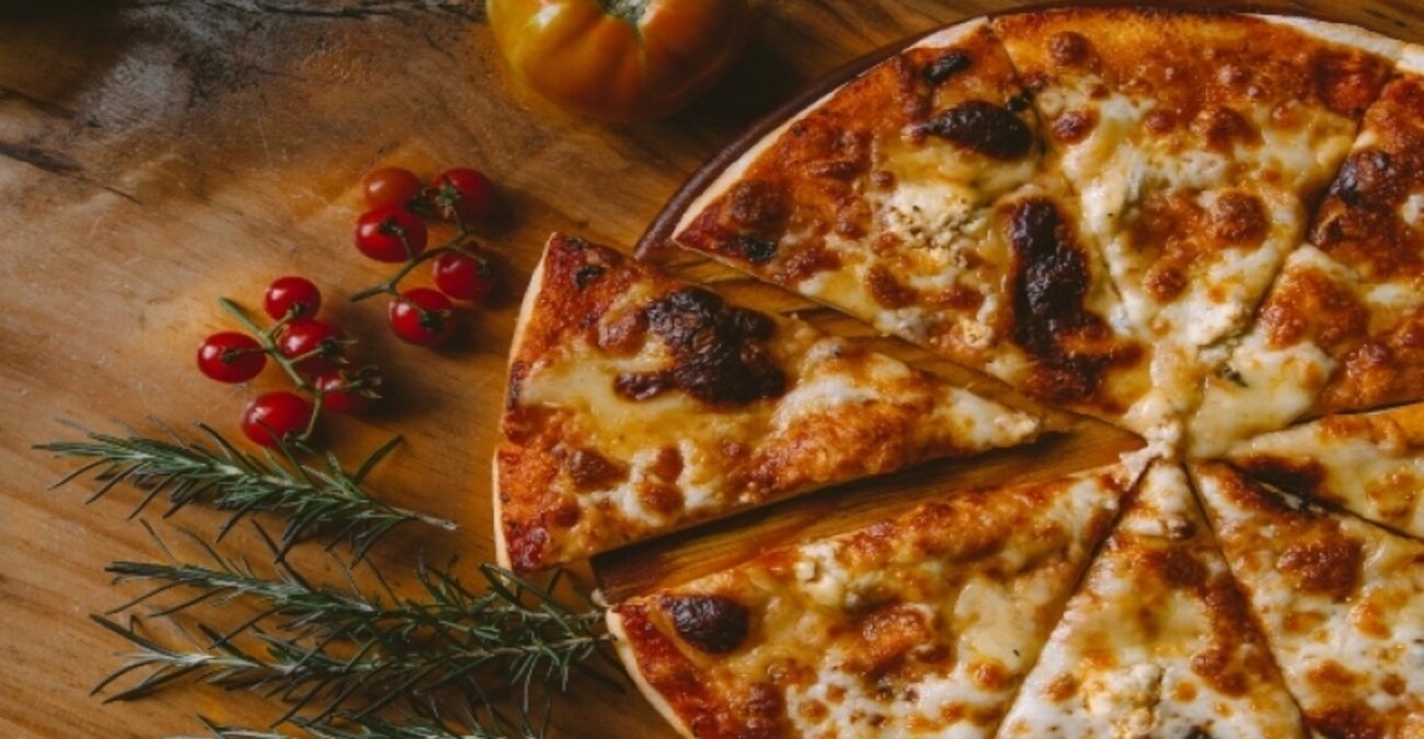 Το food truck που ταξιδεύει Παγκύπρια και φτιάχνει απίστευτη πίτσα - Μάθε τους επόμενους σταθμούς του