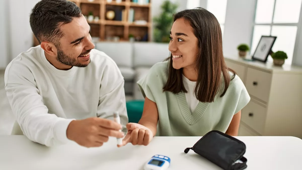 &Delta;&iota;&alpha;&beta;ή&tau;&eta;&sigmaf;: &Gamma;&iota;&alpha;&tau;ί &laquo;&chi;&tau;&upsilon;&pi;ά&raquo; &delta;&iota;&alpha;&phi;&omicron;&rho;&epsilon;&tau;&iota;&kappa;ά &tau;&eta;&nu; &kappa;&alpha;&rho;&delta;&iota;ά &alpha;&nu;&delta;&rho;ώ&nu; &kappa;&alpha;&iota; &gamma;&upsilon;&nu;&alpha;&iota;&kappa;ώ&nu; &ndash; &Nu;έ&alpha; &mu;&epsilon;&lambda;έ&tau;&eta; &epsilon;&xi;&eta;&gamma;&epsilon;ί