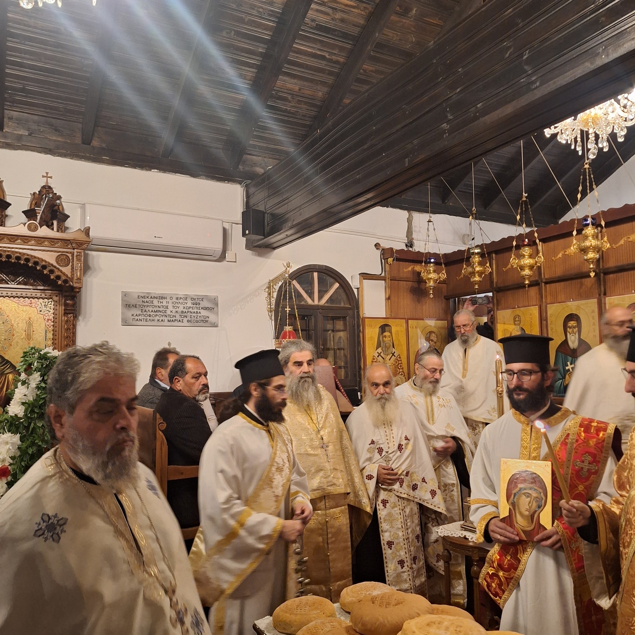 Ξανάνοιξε μετά το σκάνδαλο η Μονή Οσίου Αββακούμ – Εσπερινός, πλήθος πιστών και… νέος γύρος αντιδράσεων – Δείτε φωτογραφίες