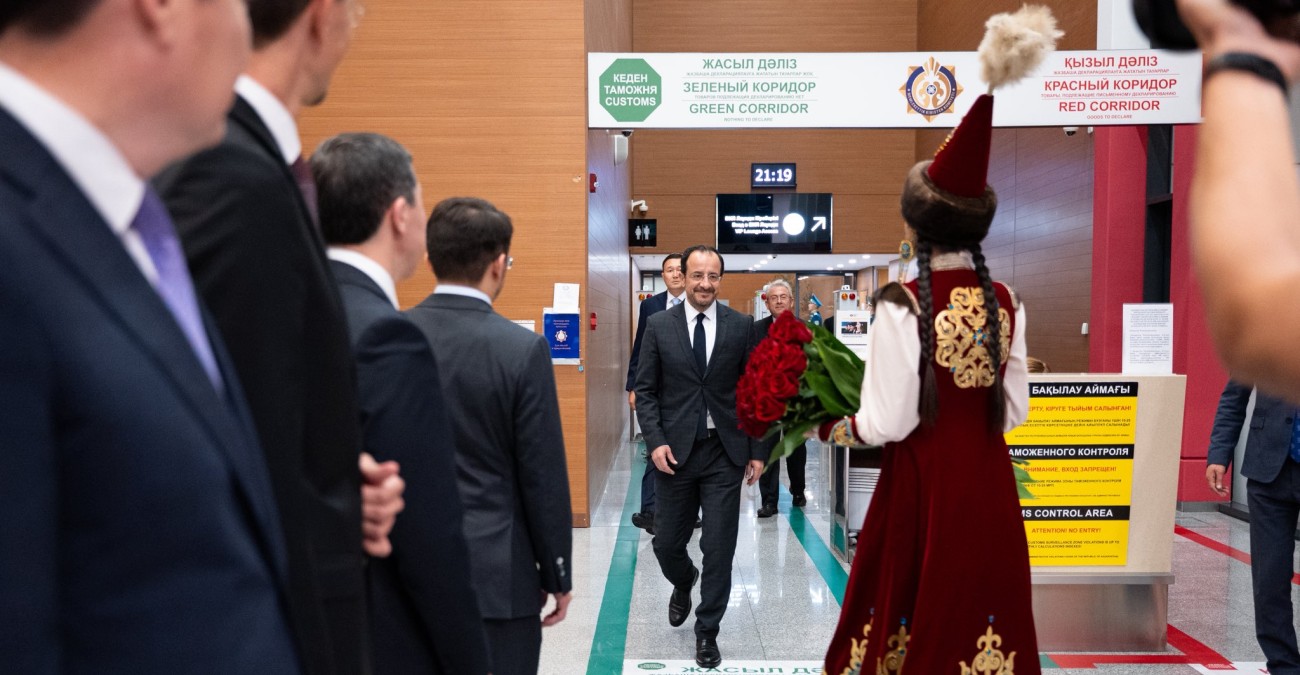 &Pi;&rho;ό&epsilon;&delta;&rho;&omicron;&sigmaf; &Chi;&rho;&iota;&sigma;&tau;&omicron;&delta;&omicron;&upsilon;&lambda;ί&delta;&eta;&sigmaf;: Έ&phi;&theta;&alpha;&sigma;&epsilon; &sigma;&tau;&omicron; &Kappa;&alpha;&zeta;&alpha;&kappa;&sigma;&tau;ά&nu; &gamma;&iota;&alpha; &epsilon;&pi;ί&sigma;&eta;&mu;&eta; &epsilon;&pi;ί&sigma;&kappa;&epsilon;&psi;&eta; - &Tau;&omicron;&nu; &upsilon;&pi;&omicron;&delta;έ&chi;&theta;&eta;&kappa;&epsilon; &omicron; &Alpha;&nu;&alpha;&pi;&lambda;&eta;&rho;&omega;&tau;ή&sigmaf; &Pi;&rho;&omega;&theta;&upsilon;&pi;&omicron;&upsilon;&rho;&gamma;ό&sigmaf; - &Delta;&epsilon;ί&tau;&epsilon; &phi;&omega;&tau;&omicron;&gamma;&rho;&alpha;&phi;ί&epsilon;&sigmaf;
