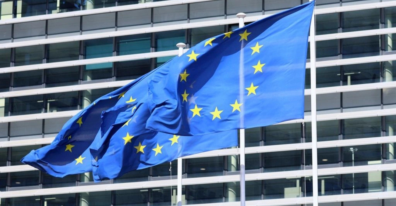 Καταδίκη κυρώσεων ΗΠΑ σε πέντε Ευρωπαίους, μεταξύ των οποίων πρώην Επίτροπος