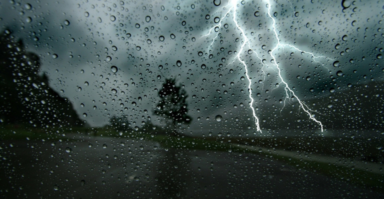 Θα μας τρελάνει ο καιρός: Βροχές και καταιγίδες από την μία... 29 βαθμούς από την άλλη – Δείτε live την εξέλιξη του καιρού