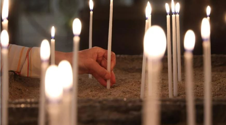 Πρωτοπορεί η ελληνική εκκλησία – Θέλετε να ανάψετε κεράκι; Πληρώστε με κάρτα