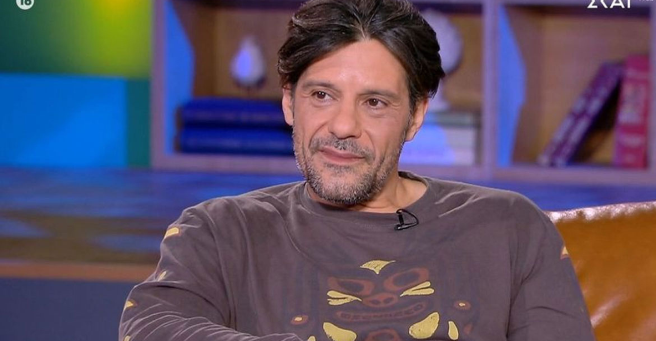 &Gamma;&iota;ώ&rho;&gamma;&omicron;&sigmaf; &Sigma;&epsilon;ϊ&tau;&alpha;&rho;ί&delta;&eta;&sigmaf;: &laquo;&Tau;&rho;ί&alpha; &chi;&rho;ό&nu;&iota;&alpha; &pi;&alpha;&rho;&alpha;&kappa;&alpha;&lambda;&omicron;ύ&sigma;&alpha; &tau;&eta; &gamma;&upsilon;&nu;&alpha;ί&kappa;&alpha; &mu;&omicron;&upsilon; &nu;&alpha; &mu;&epsilon; &pi;&alpha;&nu;&tau;&rho;&epsilon;&upsilon;&tau;&epsilon;ί&raquo;