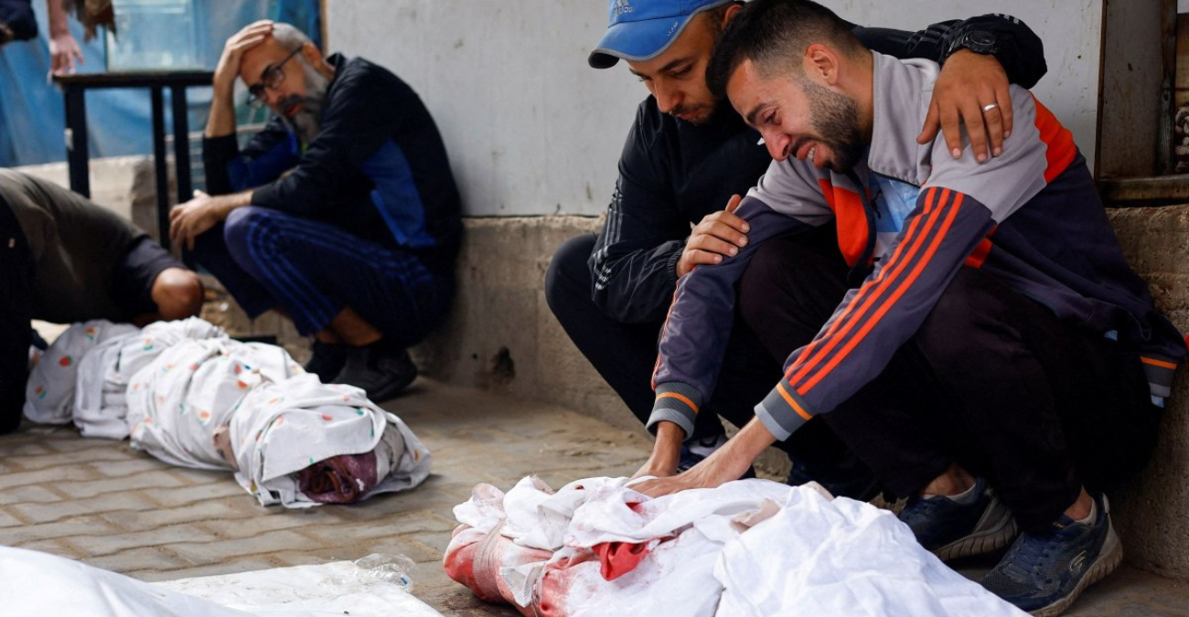 Η Κομισιόν καλεί «όλες τις πλευρές» να σεβαστούν την κατάπαυση πυρός μετά τη σφαγή με τους 104 νεκρούς Η Κομισιόν καλεί «όλες τις πλευρές» να σεβαστούν την κατάπαυση πυρός μετά τη σφαγή με τους 104 νεκρούς